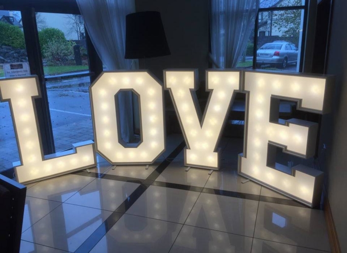 Love sign with Lights (D303)